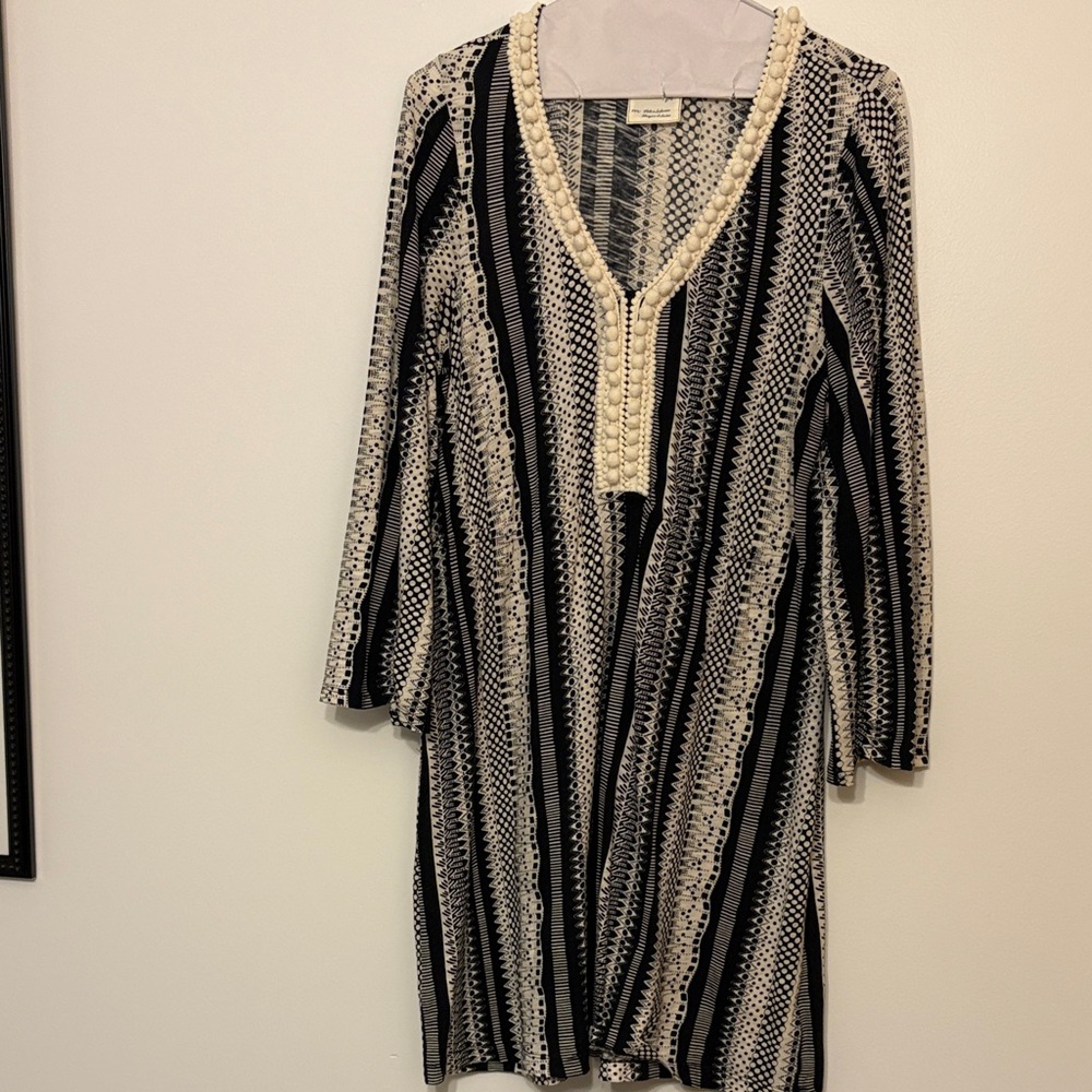 Sophisticated Black and Cream Cover Up